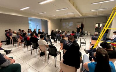 Texian recebe equipe da DeWalt para treinamento sobre ferramentas rotativas